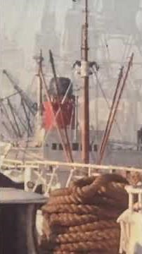 Chargement du FLANDRE au port du Havre en 1958. ANTILLES est en cale sèche. LIBERTÉ au départ…