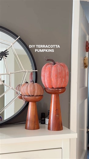 transform $1 pumpkins into TERRACOTTA (pottery barn dupe)✨ #diydecor #falldiys #pumpkin