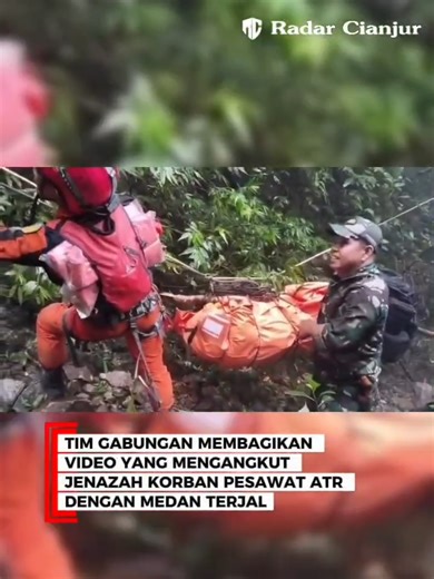 Proses evakuasi satu korban pesawat ATR 42-500 yang ditemukan di kawasan Gunung Bulusaraung, Kabupaten Maros, Sulawesi Selatan, terpaksa ditunda akibat kondisi cuaca yang tidak mendukung. Tim SAR gabungan memutuskan melanjutkan upaya evakuasi pada Senin (19/1) pagi. Namun, medan yang cukup terjal tak menyurutkan mereka untuk mengevakuasi korban dari jatuhnya pesawat tersebut.