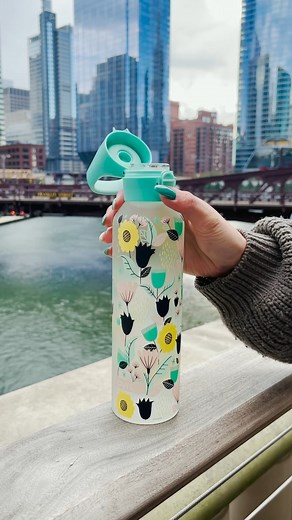 Check out our new reusable glass water bottles! These designs are shatterproof with color changing patterns that catch everyone’s eye 😏 https://www.pyrexhome.com/product/175-ounce-glass-water-bottle-silicone-coating-florals-bold #pyrex #colorchanging #sustainability #waterbottle | Pyrex Home