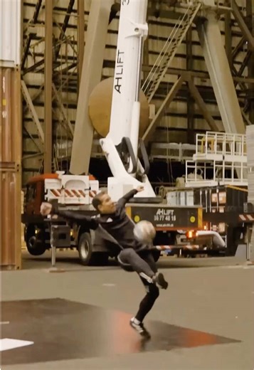 Highest altitude football dropped and controlled ⚽ 40.08 m (131 ft 5.9 in) by @Philip Warren Gertsson 🇳🇴 Adidas invited pro football freestyler Philip to attempt this record to celebrate the release of Trionda, the official match ball for the 2026 @FIFA World Cup