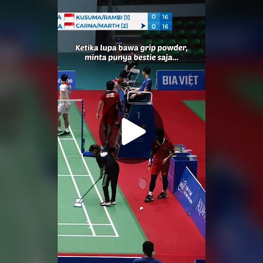 Si paling bestie. Baru kali ini mimin lihat ada yang seperti ini 🤣. Itu wasitnya juga panik tiba-tiba Daniel jalan kesebelah mau ngapain 🤧 #badmintonindonesia #bulutangkis #badminton