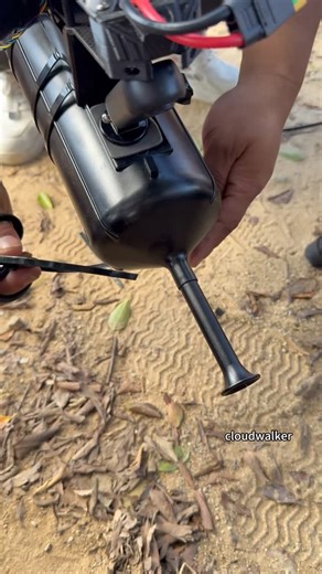 cloudwalker on Instagram: "Fiber-optic unmanned aerial vehicles (UAVs) roll flight, high speed and stability, concealed performance, and fast quantity transmission#fpv #optical #uav"