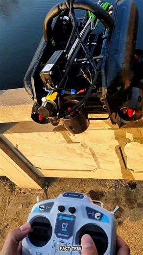 This remote-controlled fishing submarine shocked everyone