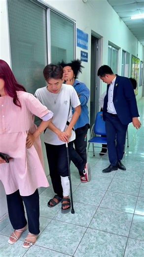 HA28022611 Sharing is caring 🤝🪑 #HADA #short #Humanity #Kindness #LifeLesson