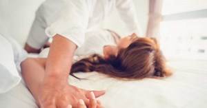Orgasme féminin : la position idéale pour l'atteindre, selon la science