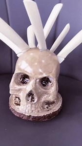 Bloody Skull Knife Holder, Skull Decor Kitchen Storage, Horror Kitchen Knife Rack, Creepy Kitchen Knife Block Holder, Scary Party Fruit Storage Rack, Halloween Ornament Display (Bloody)