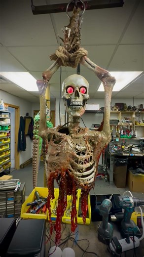 Hang Talking Corpse with Head Turn