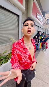 424K views · 7.1K reactions | Esperando a mi esposa en la marcha lgbt | 퓜퓲퓰퓾퓮퓵퓒퓪퓼퓽퓽 | Facebook