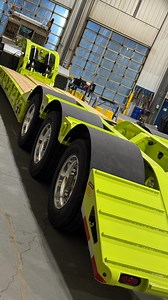 Tallieu Construction’s new bed sure is an eye-catcher! #AspenTrailers #HaulMore #heavyhaul #transport #trucking | Aspen Custom Trailers