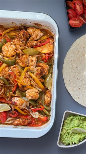 One dish oven fajitas 🫑 Fajitas are a winner dinner in our house and they are great for getting in protein and vitamin c with very little effort! Who knew fajitas could get even easier? Introducing my sheet baked fajitas where you simply chuck everything into one dish and let the oven do the work. Ingredients 3 chicken breasts sliced into strips 1 red bell pepper sliced 1 green bell pepper sliced 1 yellow bell pepper sliced 1 brown onion thinly sliced 3 garlic cloves minced 4 tablespoons fajita