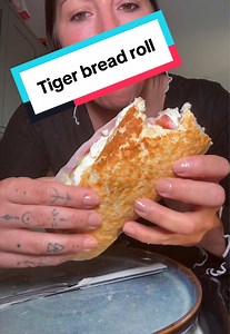 Making a Tiger Bread Roll Sandwich with Ham & Cheese