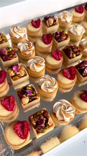 Des petites tartelettes, un grand effet ✨ Impressionnez vos invités avec notre sélection variée 🌸 #Aid #gateau #Ramadan #desserts #fy