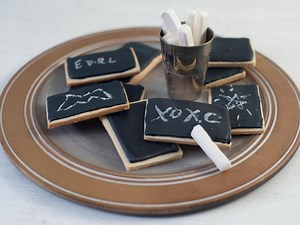 219K views · 586 reactions | We've found your weekend (super kid-friendly!) project: Blackboard cookies with EDIBLE chalk! 勞 Trisha Yearwood's #SouthernKitchen > Sundays at 11:30a|10:30c Get the recipe: https://foodtv.com/3kxAYGI. | Food Network | Facebook