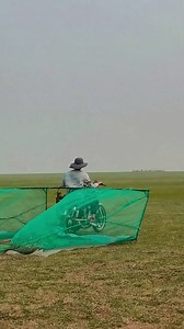 Bug catchers on the prairie. #goodidea #invention #creative #smart #bugs #tips #wow #nice #prairie #amazingChinesepeople #interesting #havefun #enjoy #happylife #share Credit to dyhj4zawiub4 on Douyin. | Young China