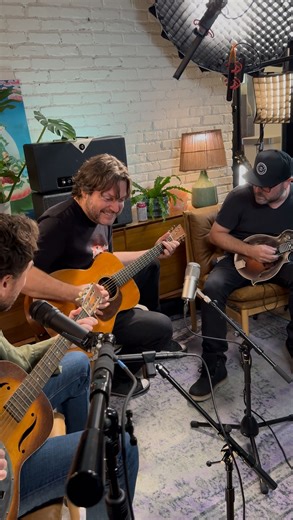 G U T H R I E T R A P P on Instagram: "What an amazing day it was today creating music with two of the worlds finest players, friends and human beings. My brothers from other mothers indeed. Jedd Hughes and Tom Bukovac. We met this morning at our dear friend, Brett Papa’s killer studio. Jedd came in with a great song idea and the rest fell into place on the spot. This clip is a mere fraction of the whole tune as we work it out here in the early stages. Brett and his crew recorded the whole thing