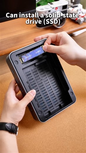 Umtteknoloji Pc on Instagram: "🖥️ ORICO D35M2 – 8TB ile Veri Depolamada Yeni Seviye 🔹 Maksimum uyumluluk: M.2 NVMe/SATA SSD’ye 8TB’a kadar destek 🔹 Geniş HDD kapasitesi: 2,5 / 3,5 inç disklerle 18TB’a kadar kullanım 🔹 Süper hız: 10 Gbps veri aktarım hızı 🔹 Çoklu bağlantı portları: • 2 × USB-C (10 Gbps) • 3 × USB-A (10 Gbps) • HDMI 4K @60Hz • RJ-45 1000 Mbps • SD & TF kart okuyucu 🔹 Güç & şarj: DC 12V / 3A adaptör + Type-C PD 100W desteği . . . 📱UmtTeknoloji Kalitenin Tek Adresi 📍Avcılar 