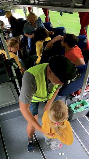 Kid Chokes on Bus… Driver Saves the Day! 😱🚌❤️