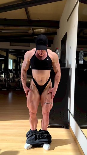 What you guys think of this female physique 🤔🤔 | Shredded Empire