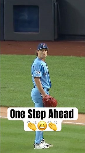 Adam Macko was one step ahead in the best way possible 😆👏 #MLB #BlueJays