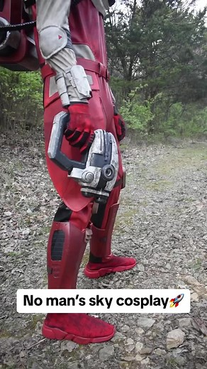 My no mans sky cosplay is complete! What a journey its been. #nomanssky #3dprinting #cosplayer #3dmodeling #space #robot #cosplay