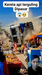 Detik detik kreta api terguling dipasar menyeramkan 😱 #fyp #reels #fbpro #job #property | Mann Rahman