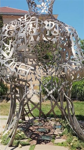 Statue place des Ormeaux à Valence #balade #drôme