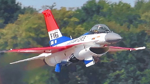 Aggressive F-16 Demo at 2024 London Airshow
