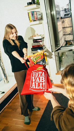 Üks kott, kaks sõpra ja null soovi seda jagada 😤 �Võta vabalt ja võitle viimase krõpsuni! | Taffel