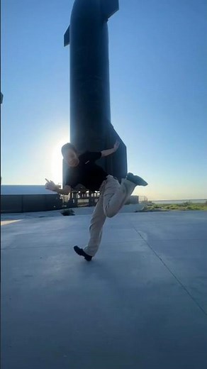 【激レア】ロケットの前で踊ってみた🚀Dancing in front of the starship rocket #spacex