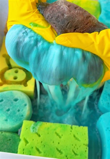 Satisfying Sponge Squeezing ASMR Experience