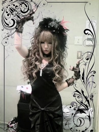 Exploring Gothic Gyaru Style in Japan