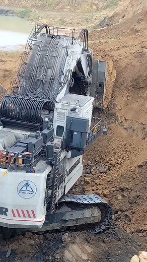 576K views · 7.2K reactions | BACHOE MOVEMENT LOADING VIEW #bachoeloader #monstercoalmines #excavator #liebherr996 #terexrh340e | Alat Berat Mania | Facebook