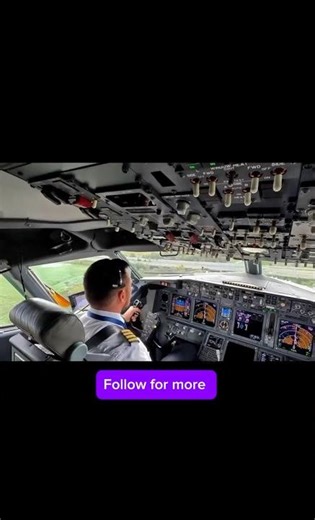 Heavy crosswinds 💨🛩️ Rate the control of the landing 🫡