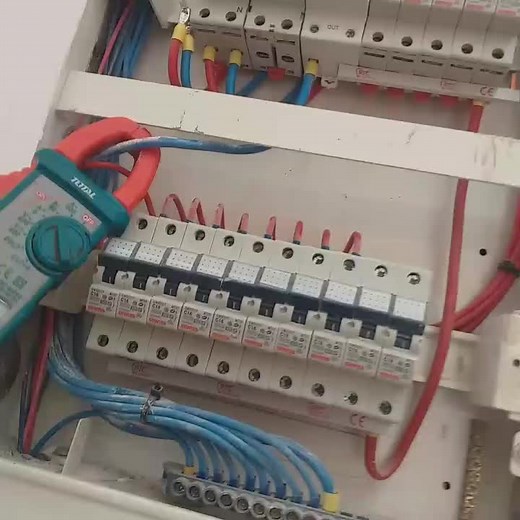 Understanding Electrical Panels: Circuit Breakers and Fuses