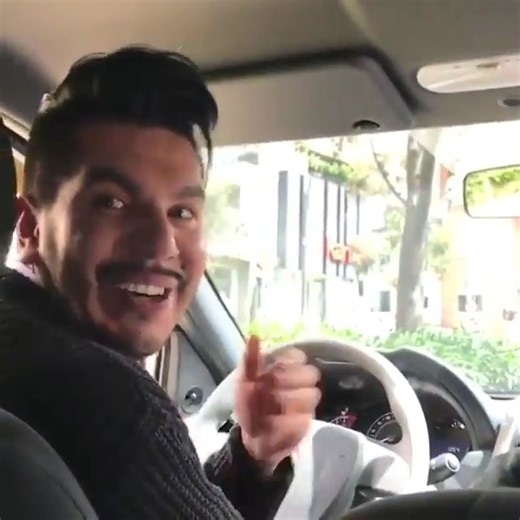 Cuando el conductor del Uber descubre que lleva a los mismísimos HombresG y Enanitos Verdes en su coche. 🚕. . . Vídeo Dani Mezquita (HombresG) en Bogotá, Colombia. @danimezquita instagram | HombresG.Net