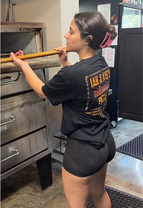 Best Bar Pie in Florida: Pizza Girl's Sizzle Action