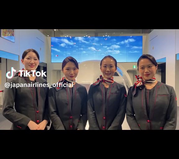 日本航空の美しいCAたちの魅力