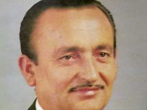 Τάκης Καρναβάς - Δυό μαύρα μάτια αγαπώ