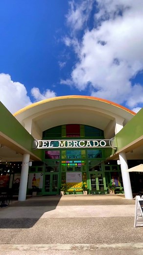 Visit El Mercado de Bayamón for the freshest produce and authentic flavors of #PuertoRico. Comment a 🤗 if you’re stopping by during your vacation! #LiveBoricua #DiscoverPuertoRico #ThingsToDoInPuertoRico