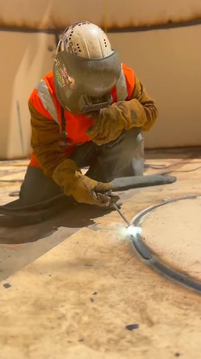 Burning some jet rod. #welder #welding #weld #tanking #tank #lincolnelectric #7024 #stickwelding | Darcy Welder