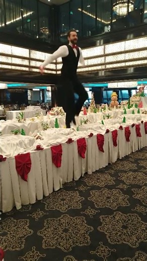 crazy waiter jumped on table dancing #loop #feedshorts