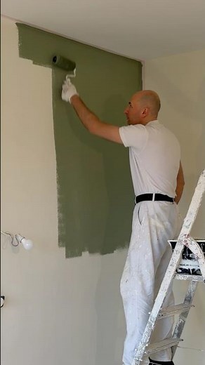 Peindre un mur en couleur Green Smoke Farrow & Ball