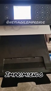Stencil casero de #hellokitty, aqui te dejo una rapida explicacion de como lo hice! Si tienes dudas dejamelas en los comentarios #emprendeconcostura #neydagilemprende #costura #neydagil #pinturaentela #stencil | Neyda Gil Emprende con Costura