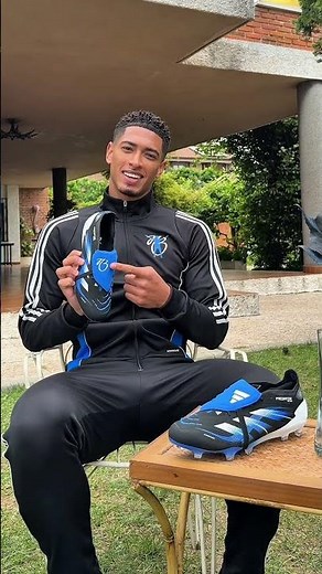 Jude Bellingham meeting his new predator signature boots 🤩💙 #adidas #football #bellingham