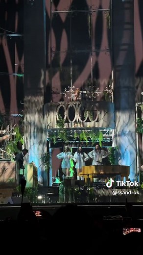 Lana Del Rey Performs at Coachella 2024 - Stunning Live Show