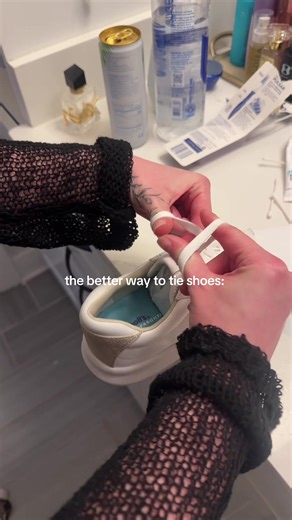 HOW TO TIE UR SHOES BETTER #tutorial #tieshoelaces | How To Tie Your Shoes