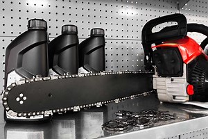 5 Best Bar And Chain Oils For Chainsaws (Reviews and Buyer's Guide) - The Clever Homeowner