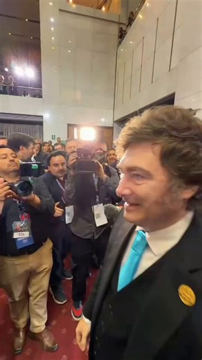 as políticas: - trabalhar por 12 horas - comer carne de burro
