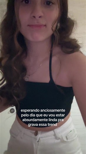 Tendência de Girar o Corpo: Lara Wendel, Sofia Santino e a Trend que Relaxa Mulheres